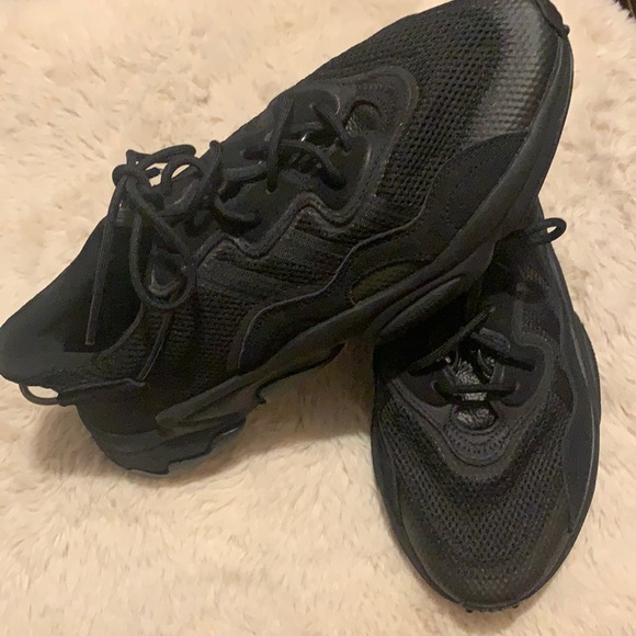 Adidas - Picture 1 of 4